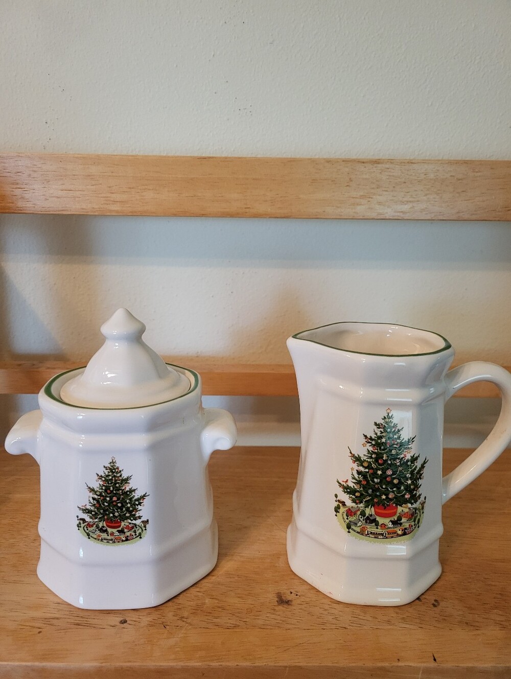 Pfaltzgraff Christmas White Heritage Creamer & Sugar Bowl Set USA Christmas Tree
